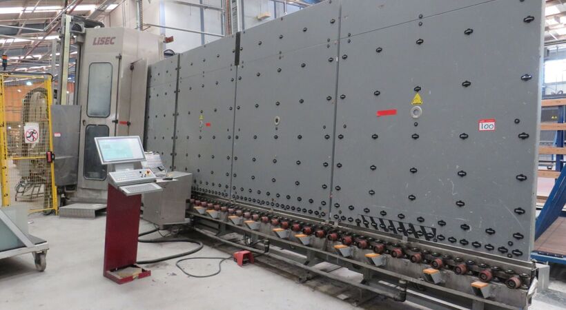 The online auction sales for the glass processing machinery end on July 29 and 30.