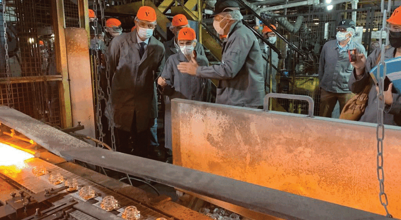 The Minister visited Verescence's Mers-les-Bains plant before visiting Pochet du Courval's factory in Guimerville.