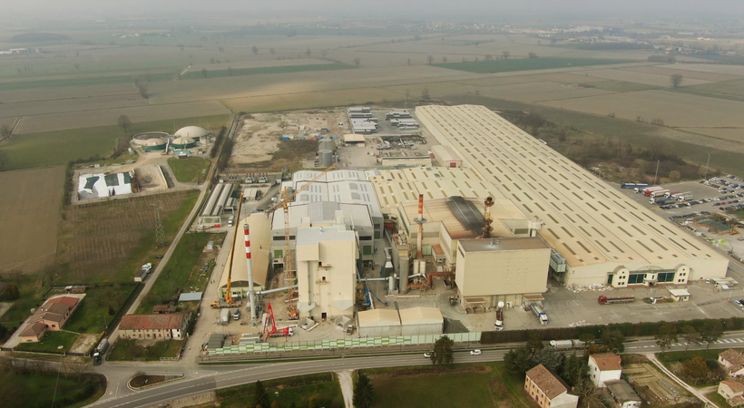 Zippe installed the batch and cullet system at Verallia's Villa Poma glass packaging facility, Italy.