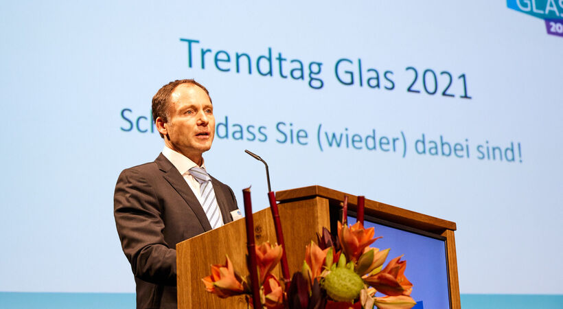Oliver Wiegand, in his role as Vice President of the Federal Association of the Glass Industry, discussed the great challenges for the glass industry at this year's Glass Trend day.