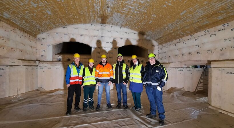 The O-I Glass project team celebrate the opening of the Nové Sedlo glass manufacturing furnace.