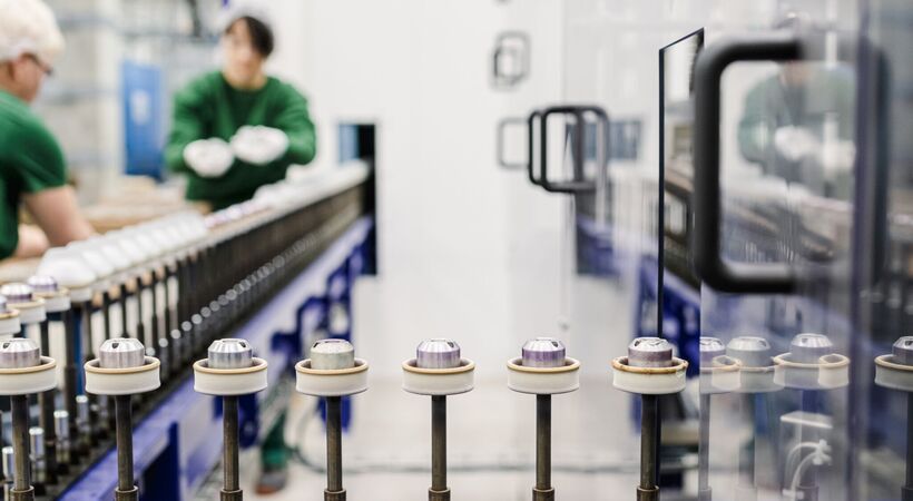 Stoelzle Częstochowa has unveiled a €1 million high speed spraying line at its glass decoration site in Poland.