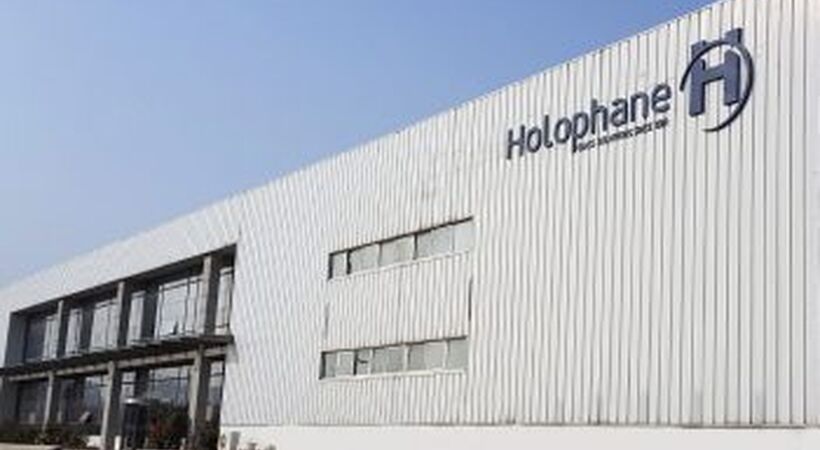French glass fog lamp manufacturer Holophane is seeking buyers after it was placed in liquidation last month.