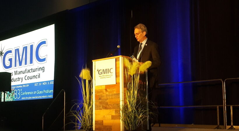 Bob Lipetz, Executive Director of the GMIC, addresses the Glass Problems conference for one last time.