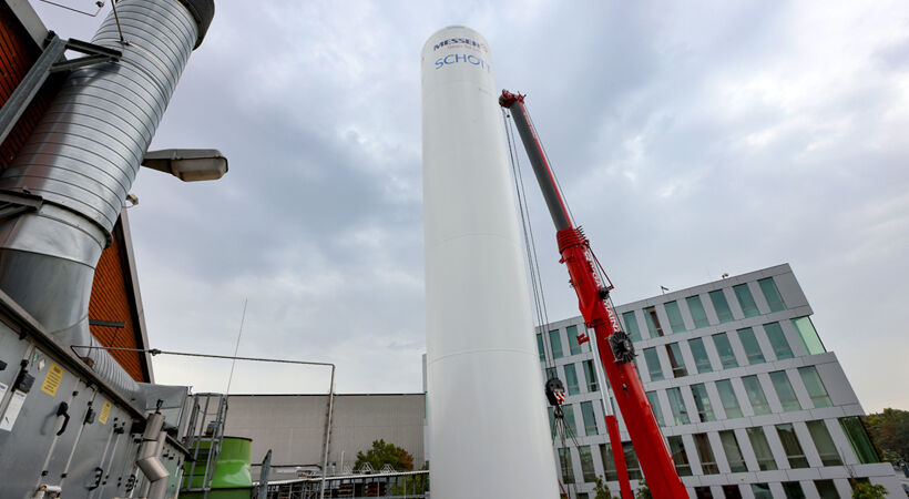The new hydrogen tank at Schott's Mainz site is 21 metres in height. [Photo: Schott]