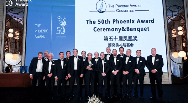 Huaxing Glass’ Dr Li Shenhua bestowed with Phoenix Glass Person of the Year award