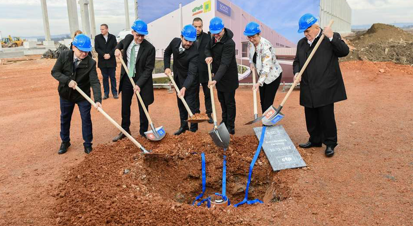 Representatives from the region attended the groundbreaking ceremony for the Schott Pharma site in Jagodina, Serbia. [Photo: Schott / Sasa Krstic]