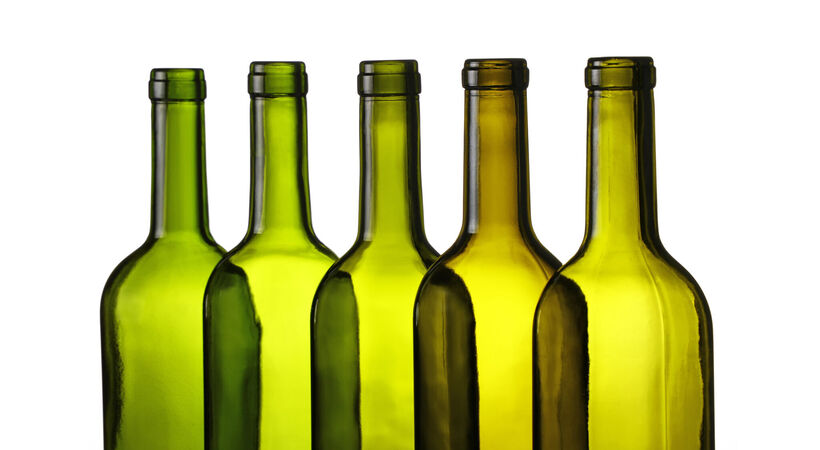 The US has accused glass manufacturers in China, Mexico and Chile of selling wine bottles at unfair prices in the United States.