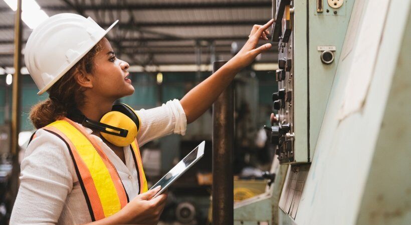 Three US glass manufacturers: O-I Glass, Gallo Glass and Libbey can proceed with their decarbonisation projects thanks to the investment by President Biden earlier. Image from Adobe Stock.