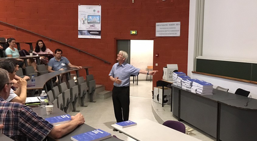 Professor Emeritus John Parker, one of the event organisers, at a previous workshop held by the International Commission on Glass (ICG).