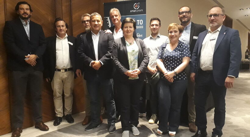 Heye's symposium in Mexico City examined recent technological innovations in the glass manufacturing industry.