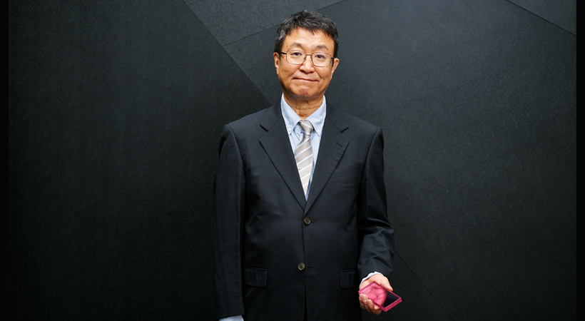 Award winner Prof. Setsuhisa Tanabe, whose work has influenced important innovations at Schott.