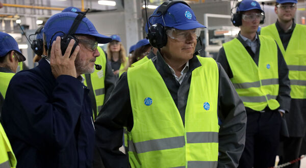 German Economics Minister visits Ardagh’s NextGen glass furnace