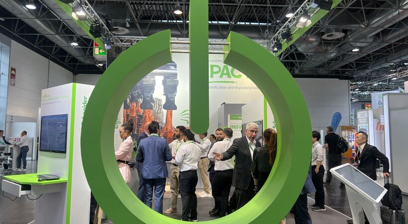 Flat glass manufacturer Saint-Gobain has combined with Schneider Electric on new software for glass industry production.