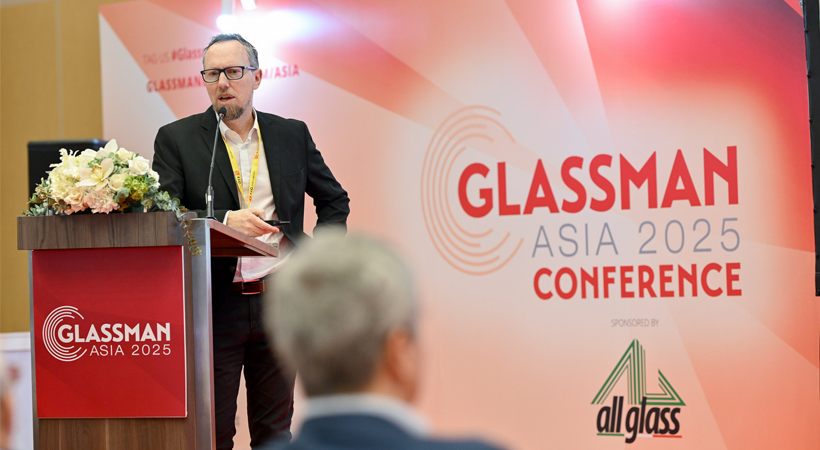Erik Muijsenberg, Commercial Director at Glass Service CZ, discussed decarbonisation and Artificial Intelligence at the Glassman Asia conference.