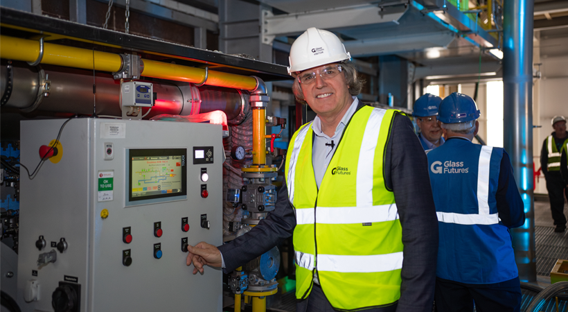 Steve Rotheram, Mayor of Liverpool City Region, lit the 30 tpd furnace at the Glass Futures site in St Helens, UK.