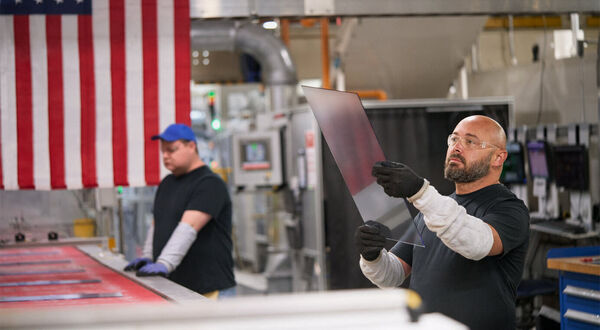 Apple in $2.5 billion USA glass manufacturing investment