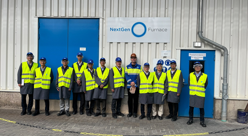 Representatives from the Japan Glass Bottle Association (JGBA) at AGP-Europe’s NextGen Furnace in Obernkirchen, Germany.