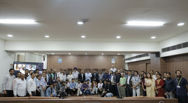 Security glass meeting draws more than 100 attendees