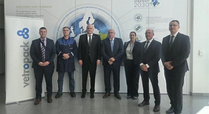 Minister Šušnjar visited Vetropack Straža’s site in Hum na Sutli, Croatia, on 29 May. Pic source: Croatian Ministry of Economy.