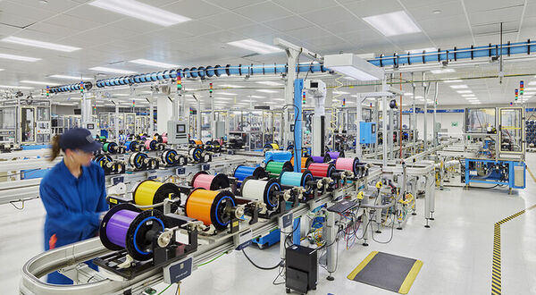 Corning signs Amazon fiber optics agreement