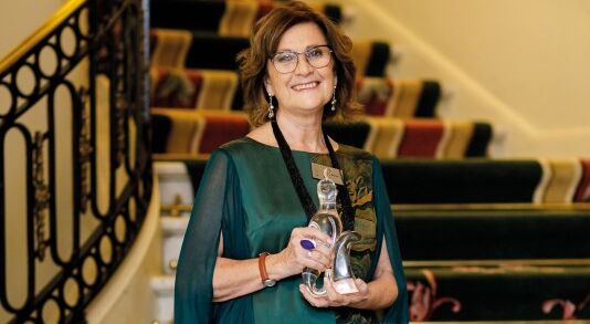 Glass Person of the Year Alicia Duran accepts Phoenix award
