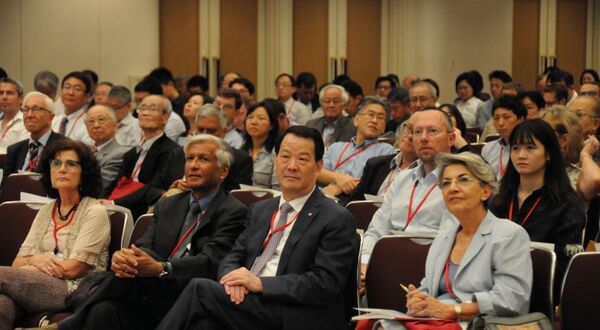Glass industry attends ICG conference in Japan
