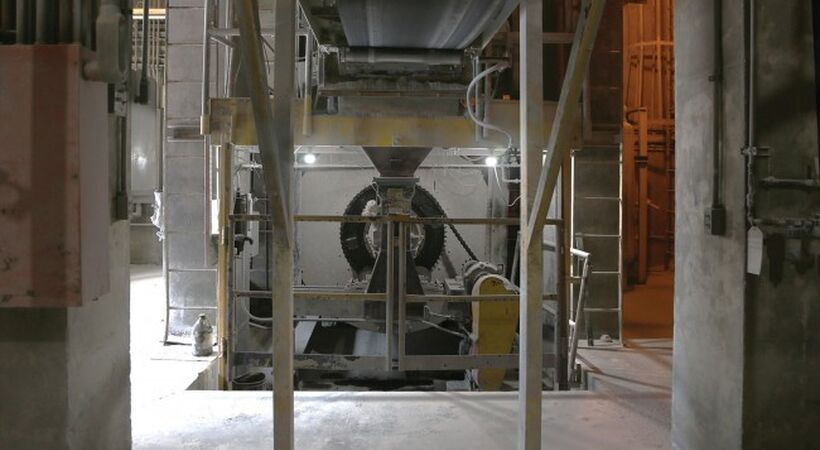 Anchor Glass mixer machine blends material for 38 years