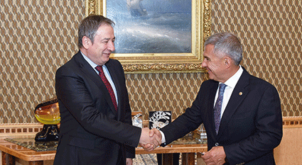 Sisecam Group Vice Chairman and CEO awarded medal