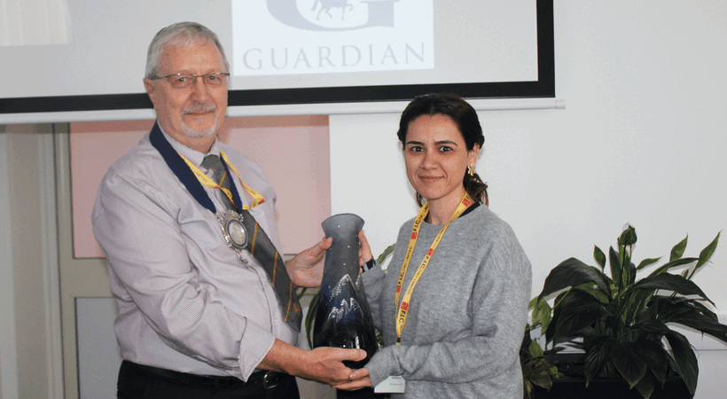 Last year's Furnace Solutions best paper winner, Sisecam's Burcin Gul (right), with SGT chairman Stuart Hakes.